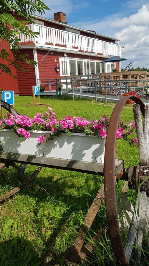 The Friendly Moose Hotel Overtornea Bagian luar foto